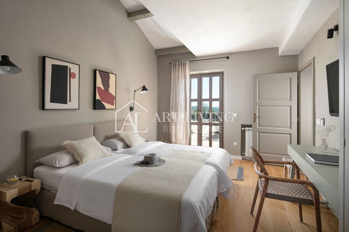 Poreč, okolica - razkošna rustikalna vila z bazenom - PRILOŽNOST