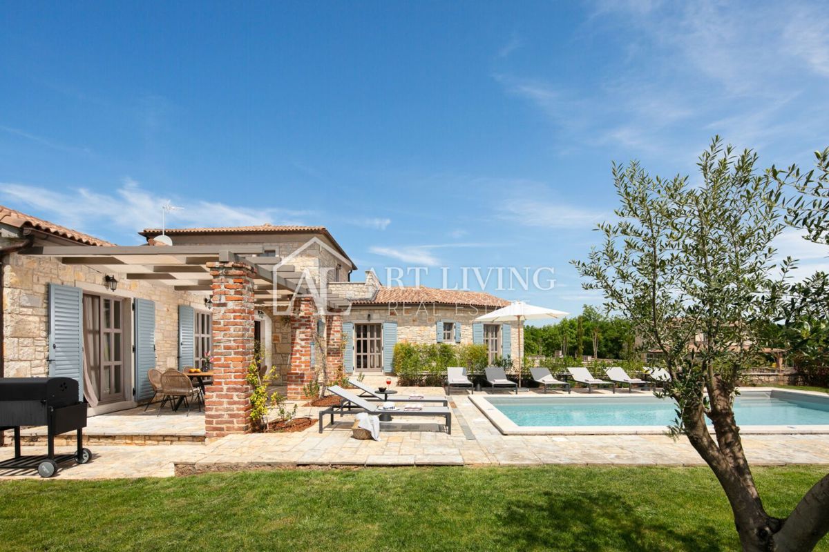 Poreč, okolica - razkošna rustikalna vila z bazenom - PRILOŽNOST