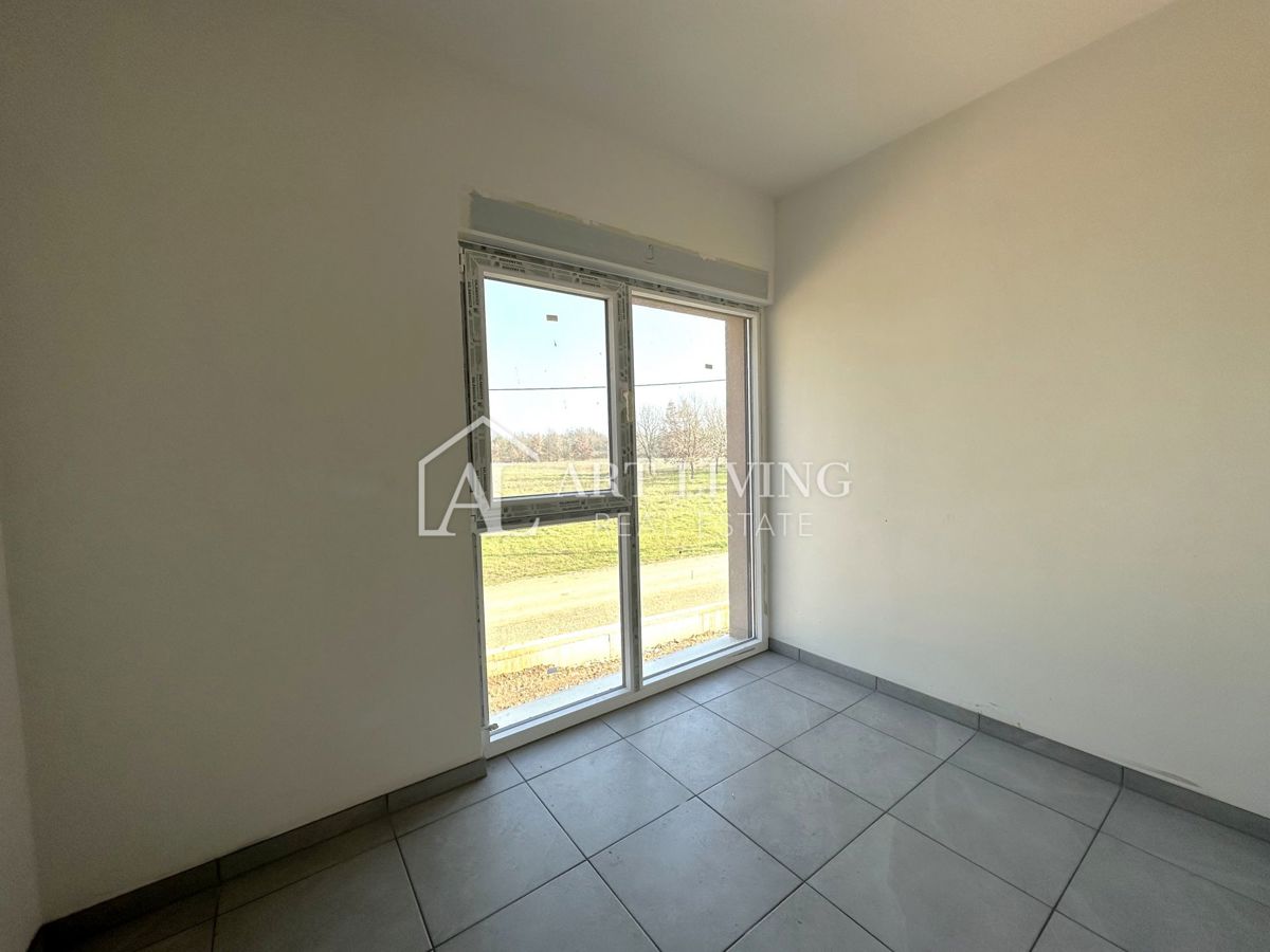 Poreč, okolica - trisobno stanovanje s strešno teraso, 90 m2 - PRILOŽNOST