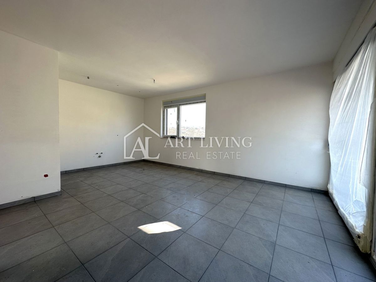 Poreč, okolica - trisobno stanovanje s strešno teraso, 90 m2 - PRILOŽNOST