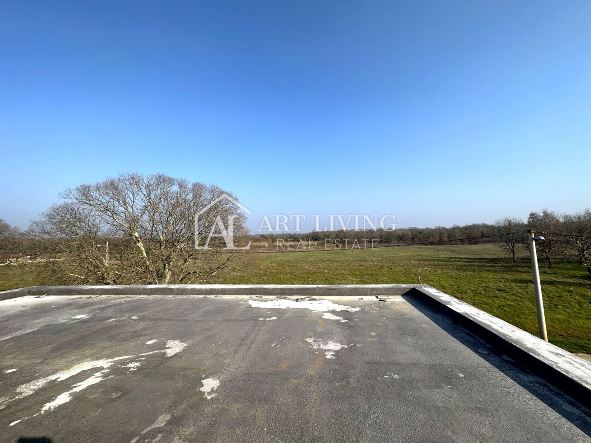 Poreč, okolica - trisobno stanovanje s strešno teraso, 90 m2 - PRILOŽNOST