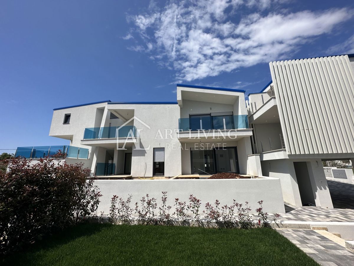 Istra, Umag, okolica - atraktivno stanovanje v prvem nadstropju, 300 m od morja