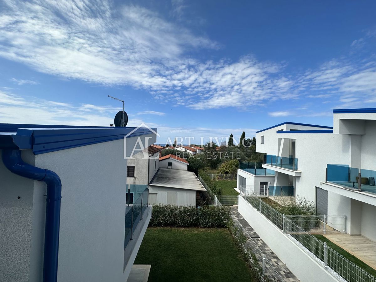 Umag, okolica - PRILOŽNOST, moderno opremljeno stanovanje na TOP lokaciji s pogledom na morje