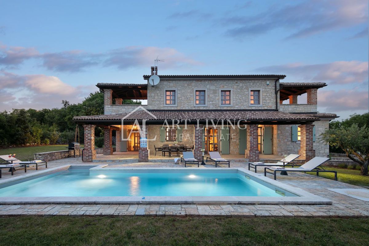 Poreč-okolica, razkošna kamnita vila v rustikalnem slogu z bazenom