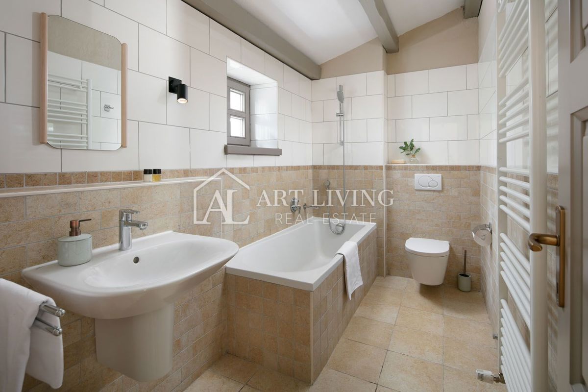 Poreč-okolica, razkošna kamnita vila v rustikalnem slogu z bazenom