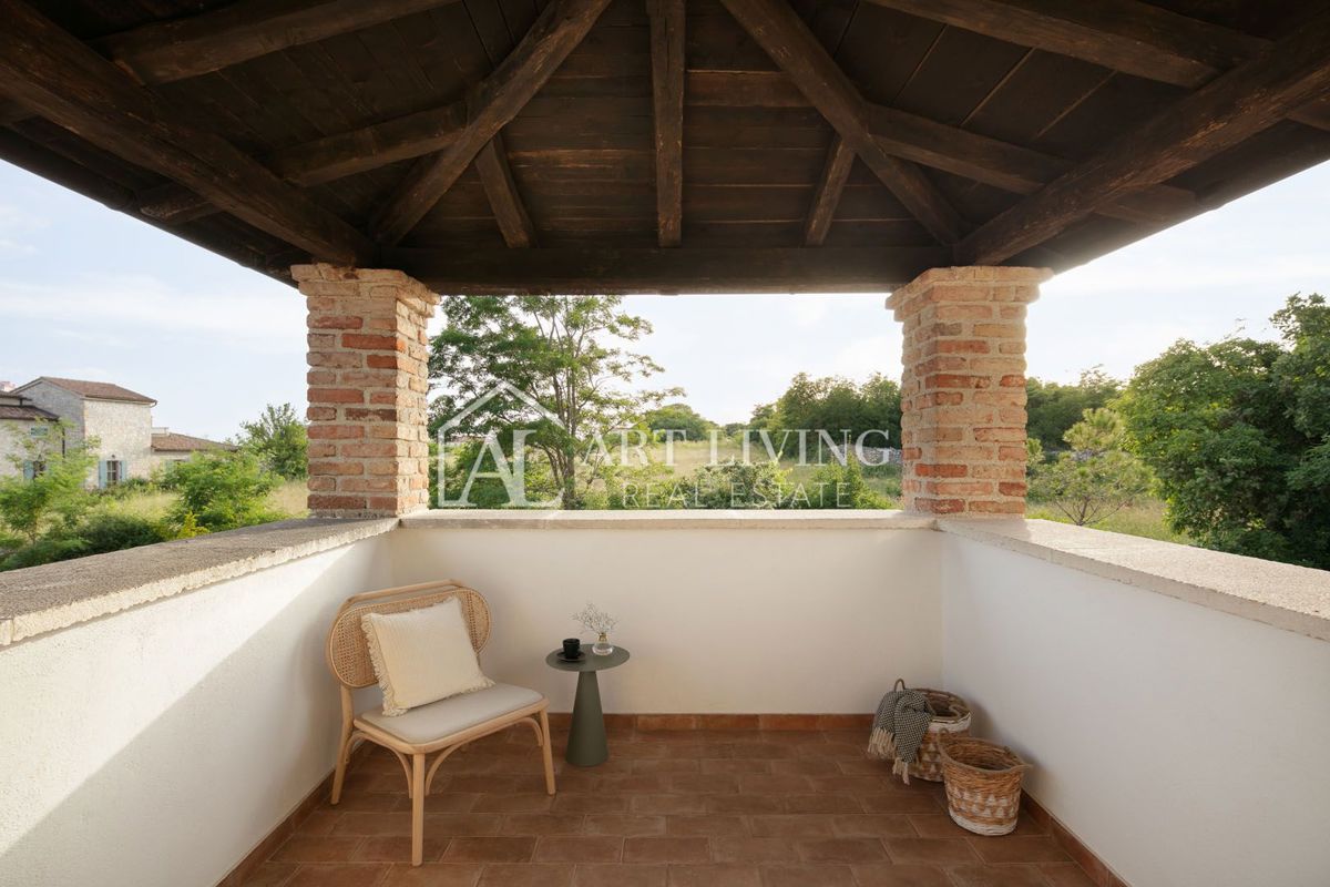 Poreč-okolica, razkošna kamnita vila v rustikalnem slogu z bazenom