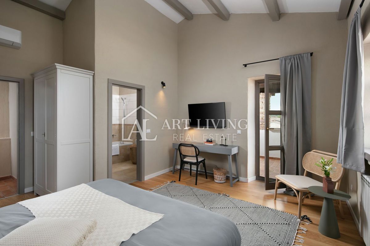 Poreč-okolica, razkošna kamnita vila v rustikalnem slogu z bazenom