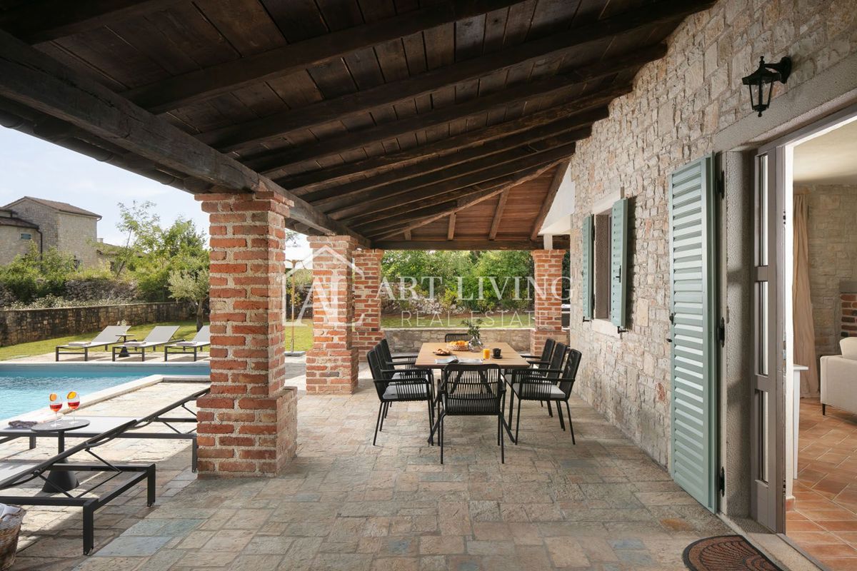 Poreč-okolica, razkošna kamnita vila v rustikalnem slogu z bazenom