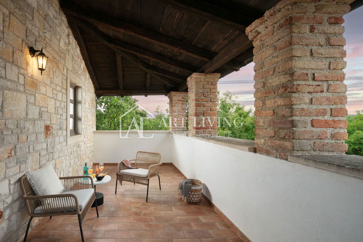 Poreč-okolica, razkošna kamnita vila v rustikalnem slogu z bazenom