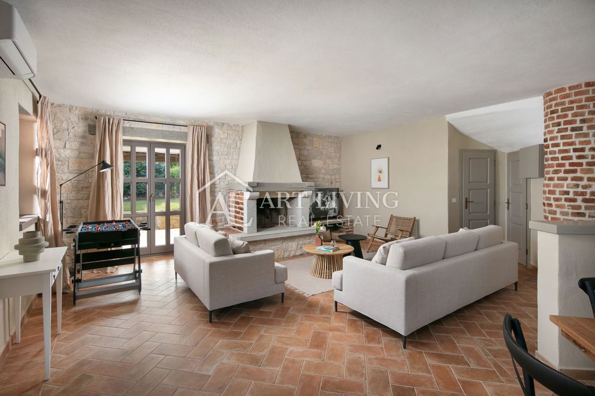 Poreč-okolica, razkošna kamnita vila v rustikalnem slogu z bazenom