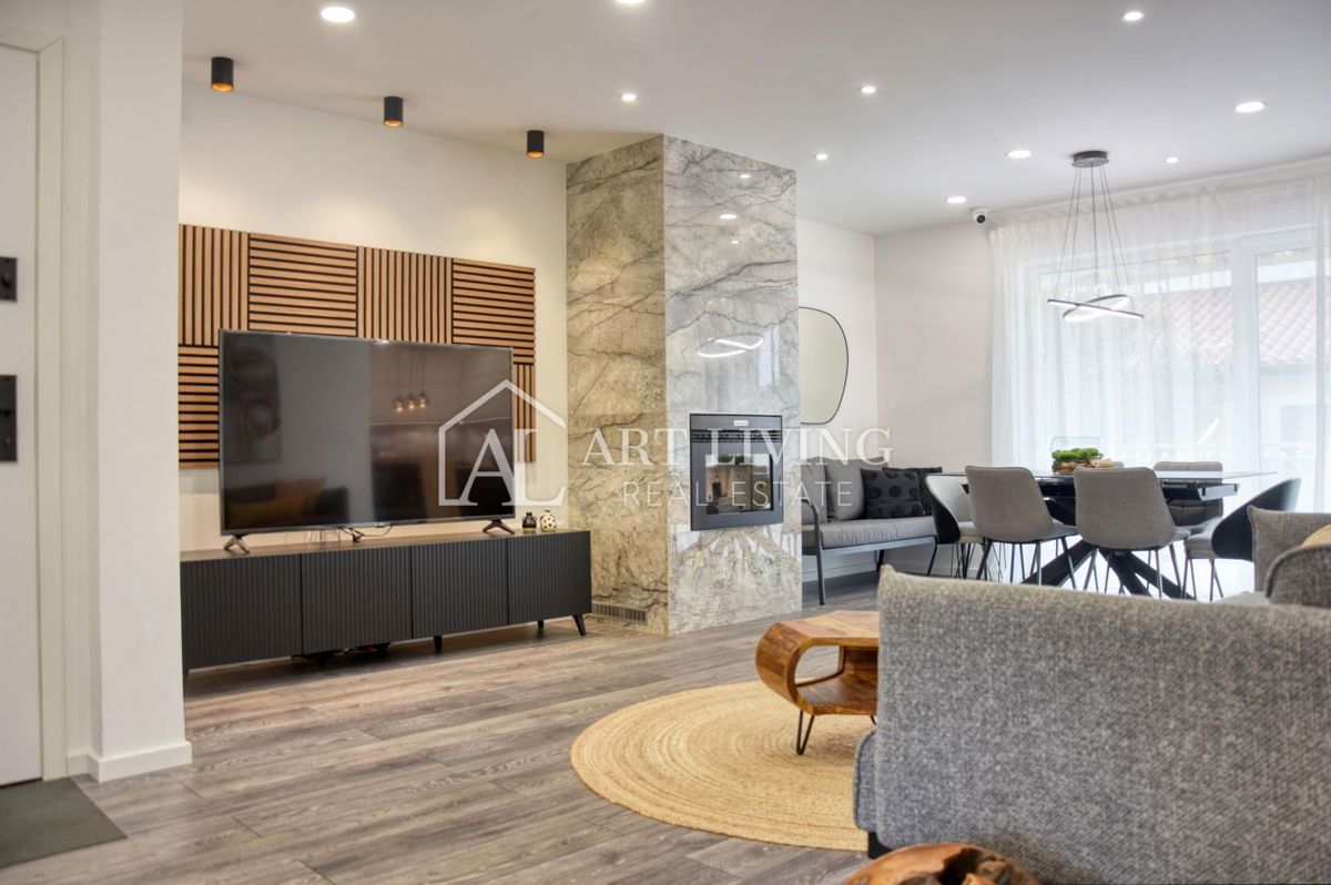 Poreč, luksuzno trisobno stanovanje, 100 m2, 800 m od morja