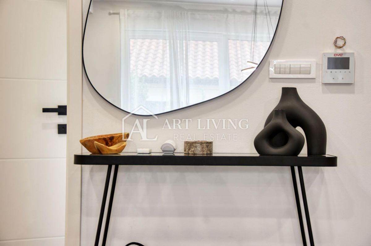 Poreč, luksuzno trisobno stanovanje, 100 m2, 800 m od morja