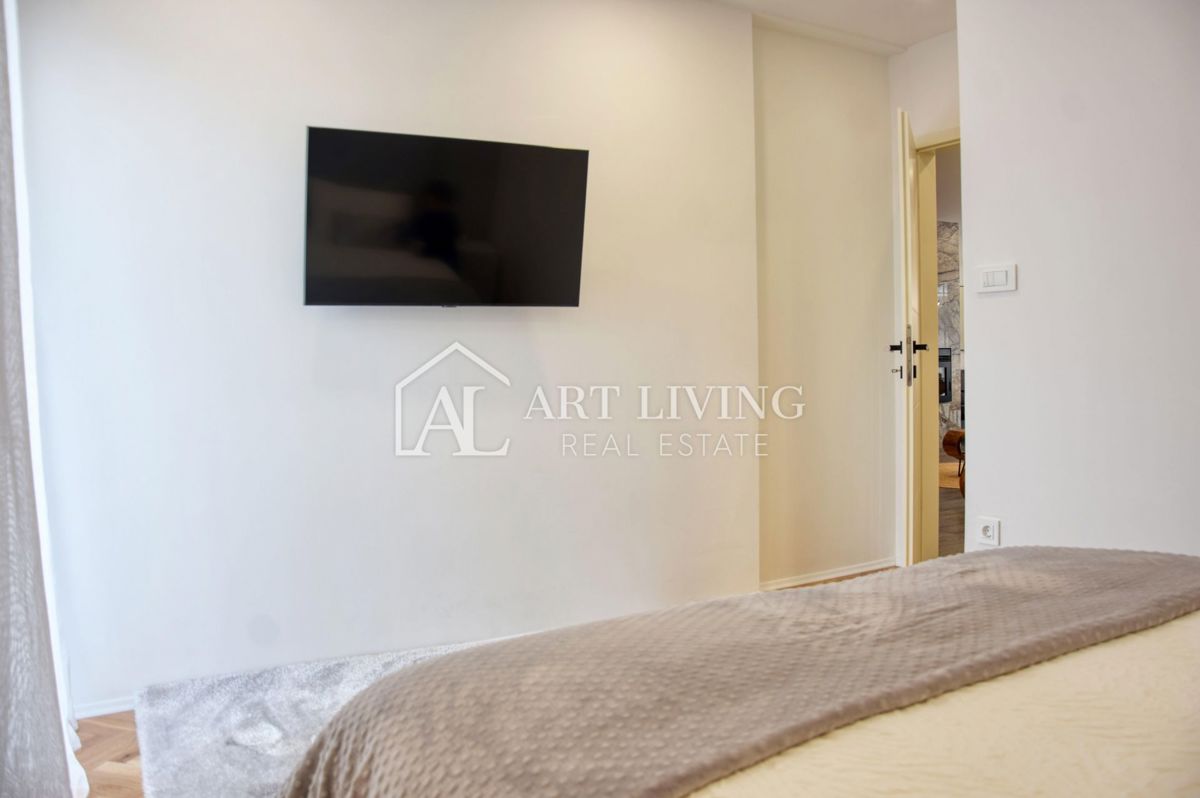 Poreč, luksuzno trisobno stanovanje, 100 m2, 800 m od morja