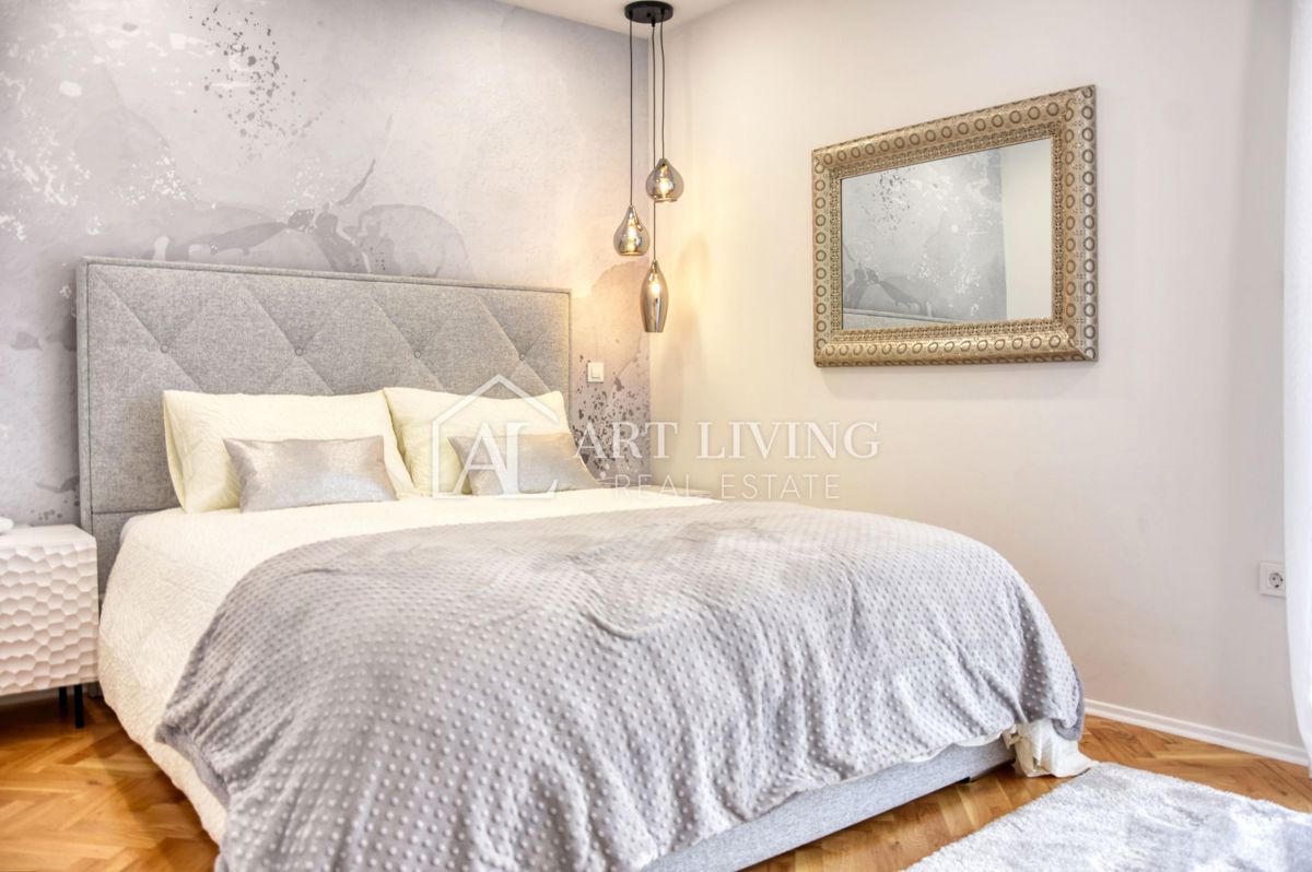 Poreč, luksuzno trisobno stanovanje, 100 m2, 800 m od morja