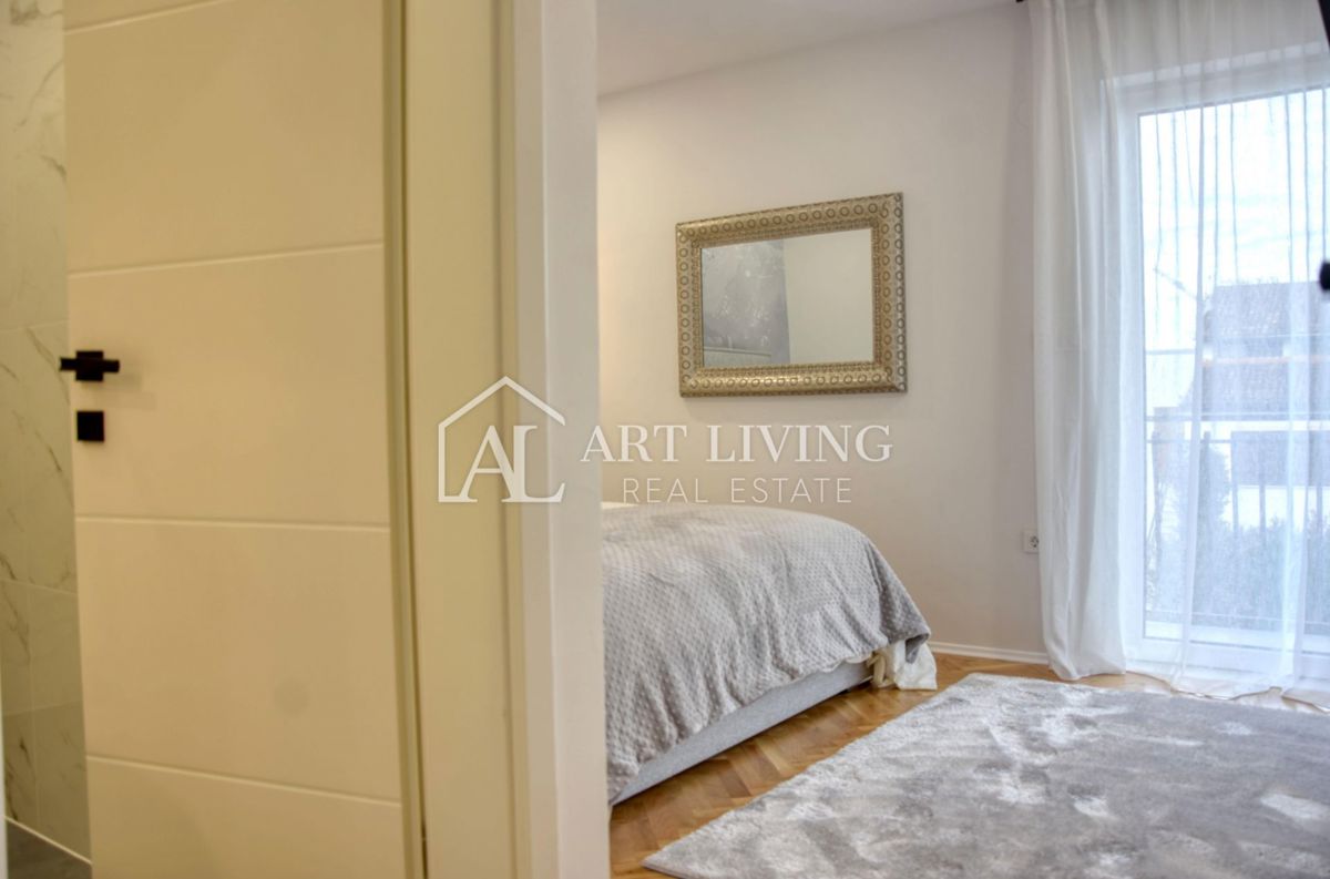 Poreč, luksuzno trisobno stanovanje, 100 m2, 800 m od morja