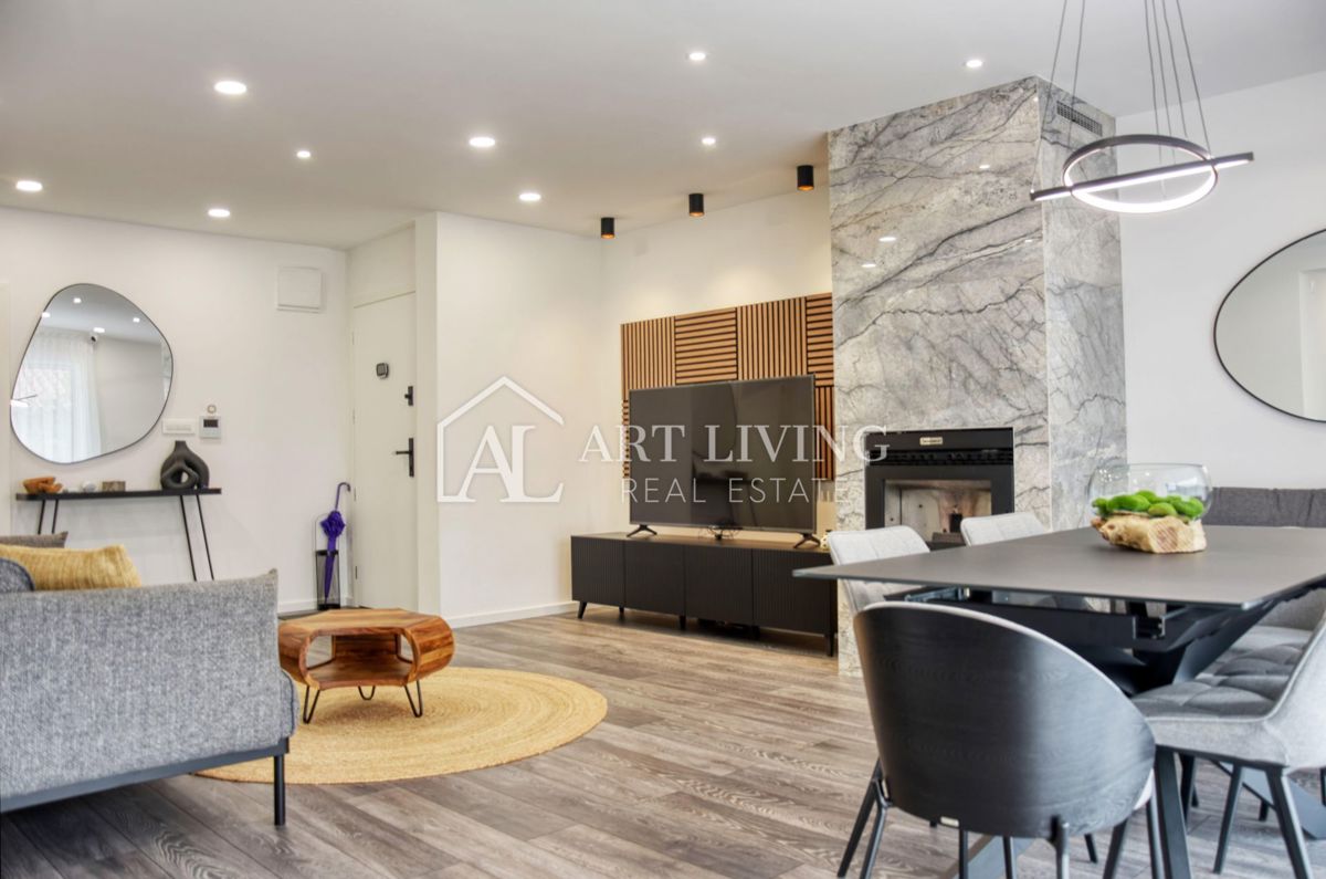 Poreč, luksuzno trisobno stanovanje, 100 m2, 800 m od morja