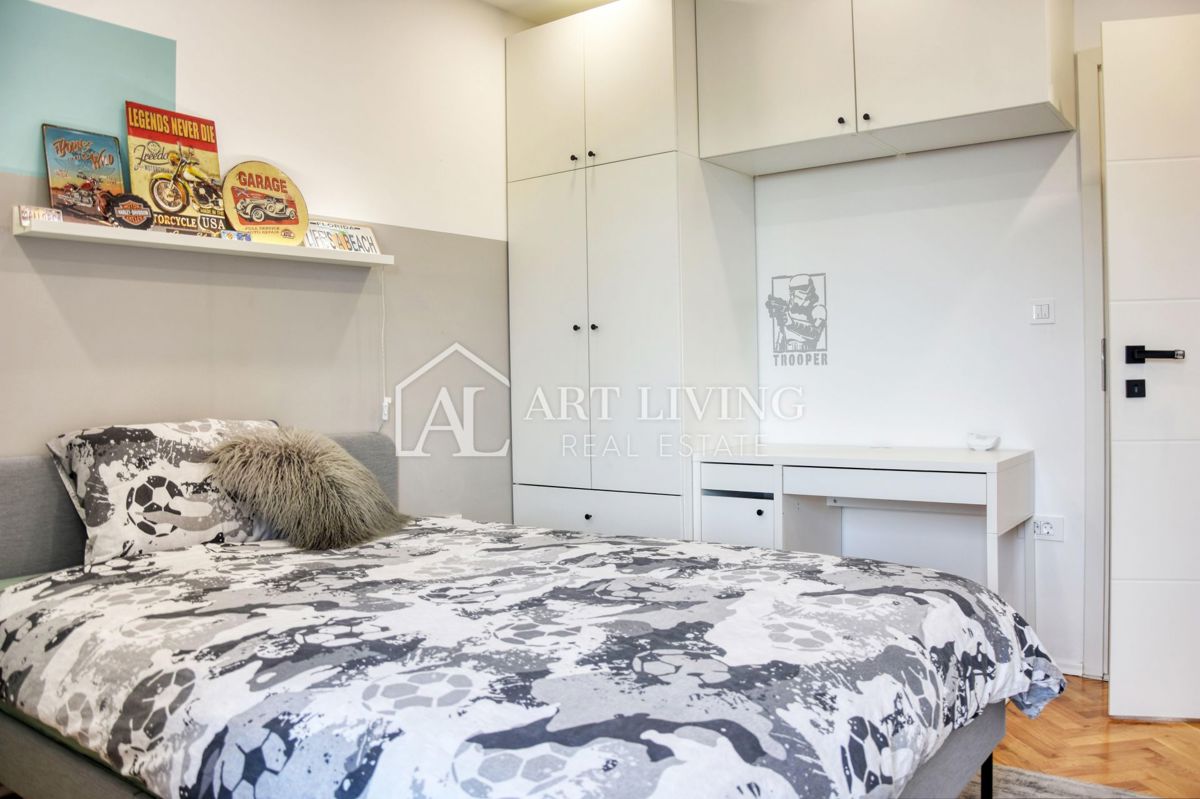 Poreč, luksuzno trisobno stanovanje, 100 m2, 800 m od morja