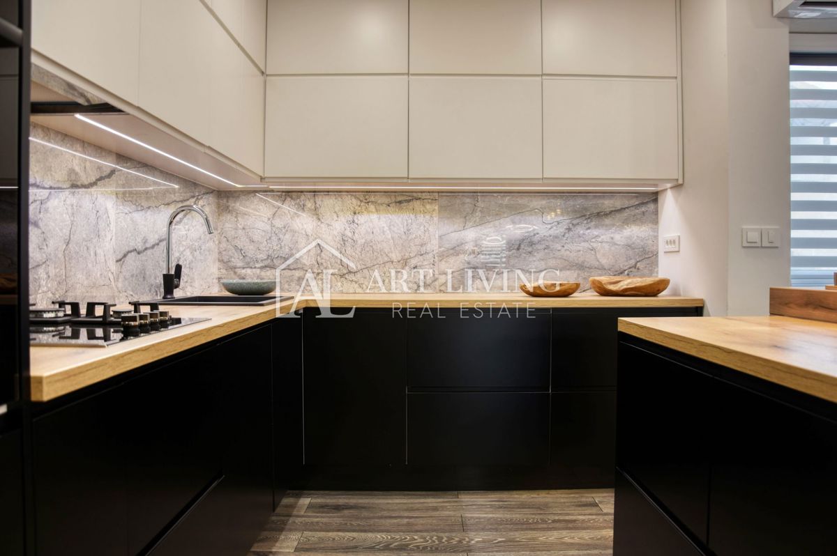 Poreč, luksuzno trisobno stanovanje, 100 m2, 800 m od morja