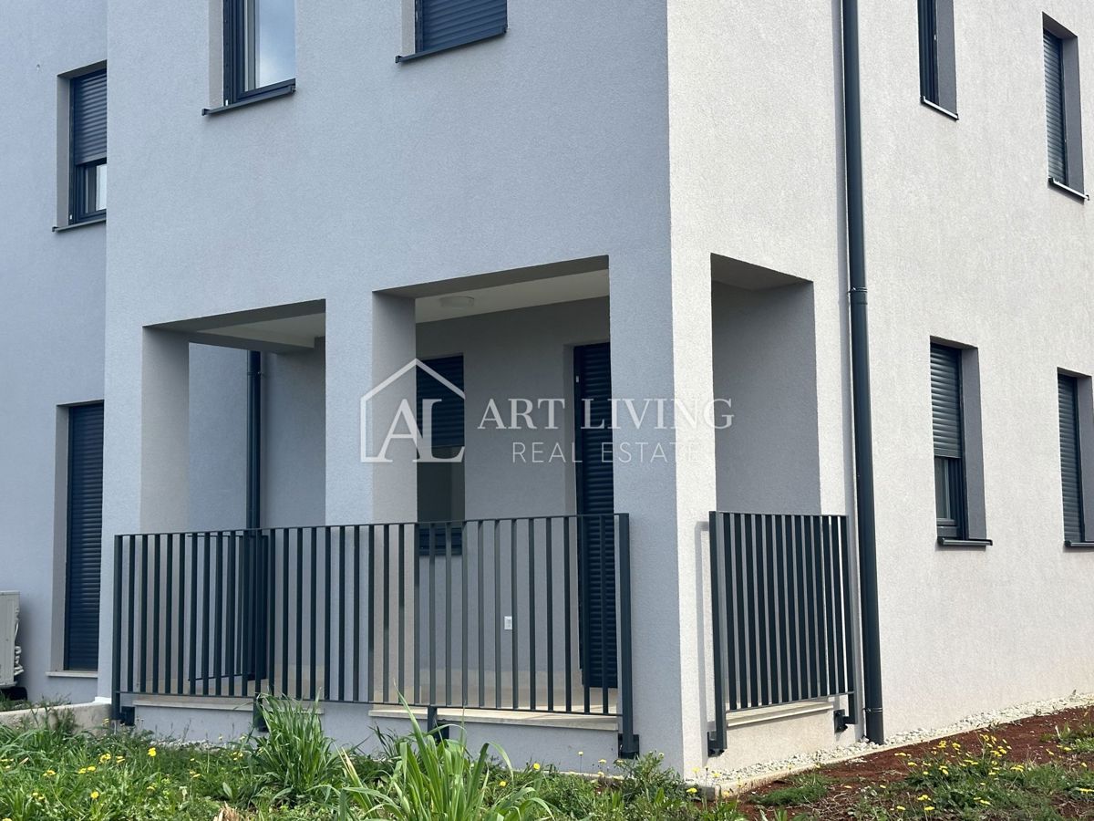 Poreč, okolica - dvosobno, dvoetažno stanovanje z vrtom velikosti 135 m2