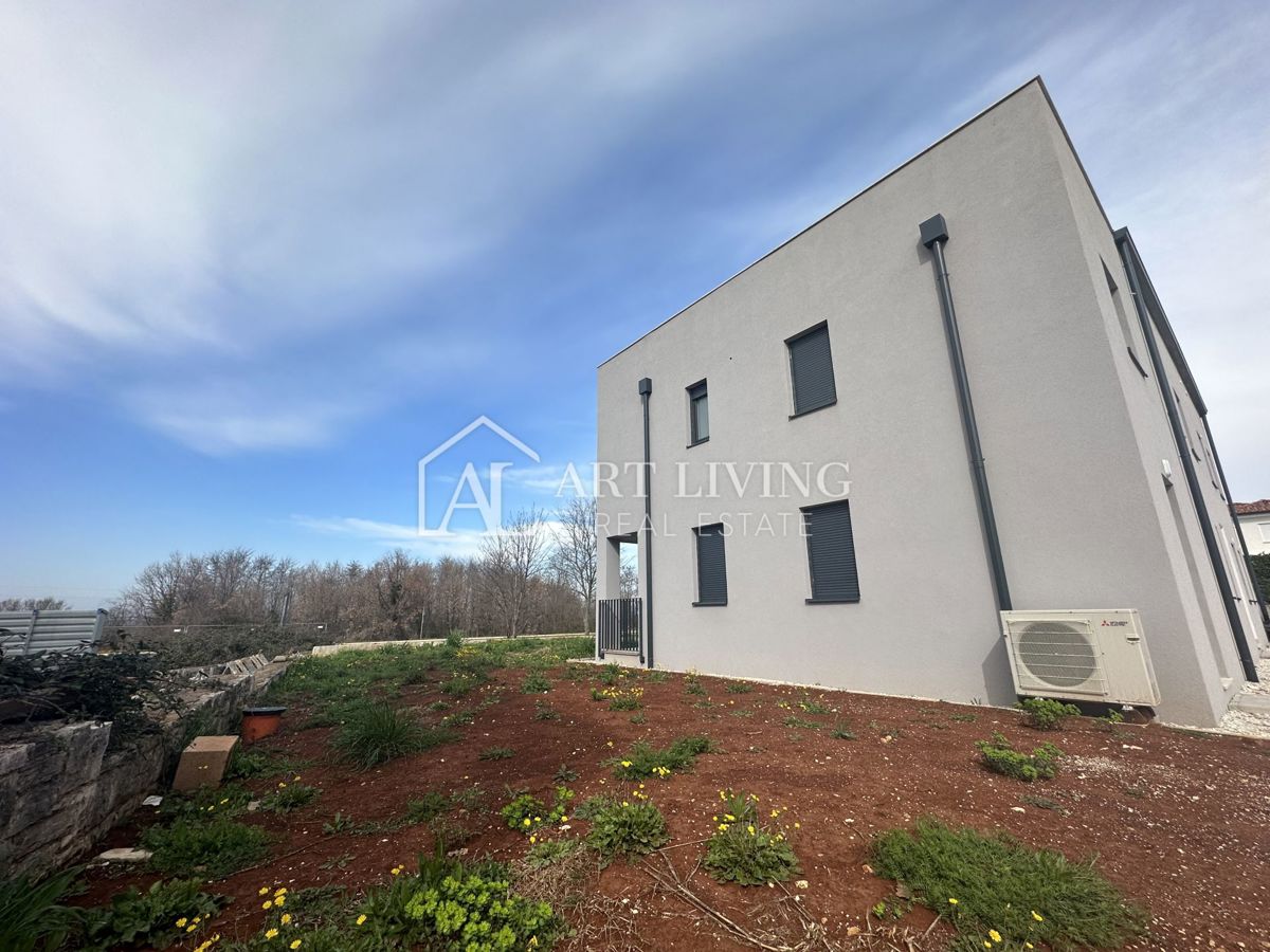 Poreč, okolica - dvosobno, dvoetažno stanovanje z vrtom velikosti 135 m2