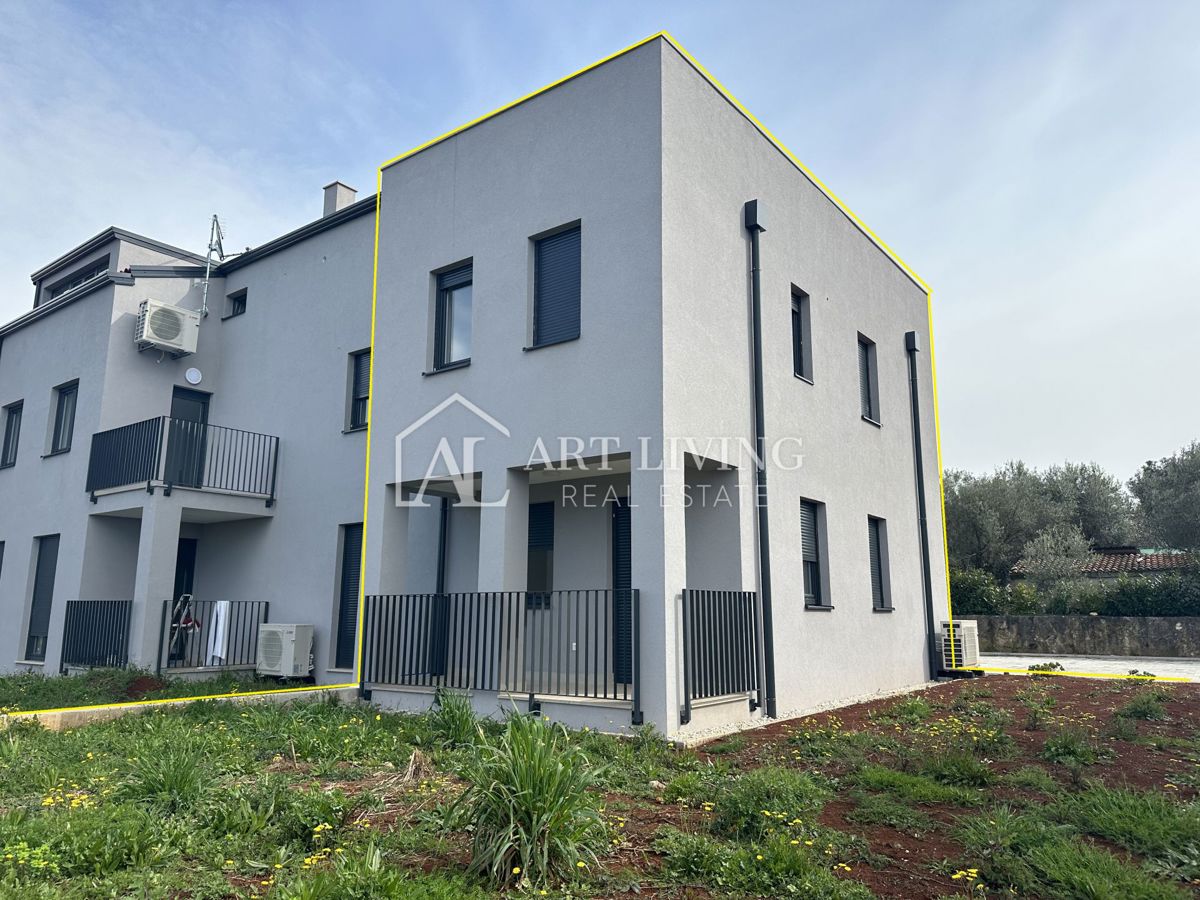 Poreč, okolica - dvosobno, dvoetažno stanovanje z vrtom velikosti 135 m2