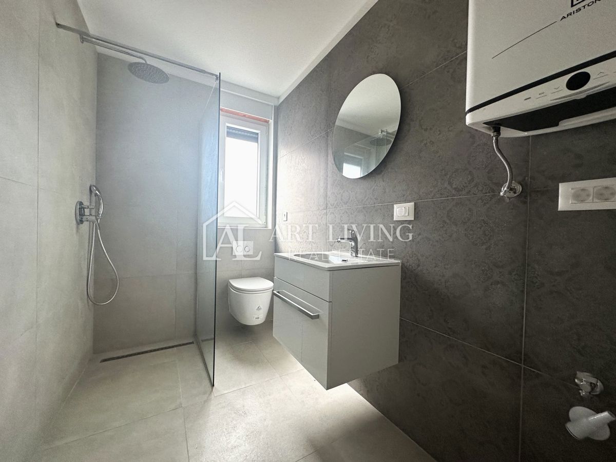 Poreč, okolica - dvosobno, dvoetažno stanovanje z vrtom velikosti 135 m2