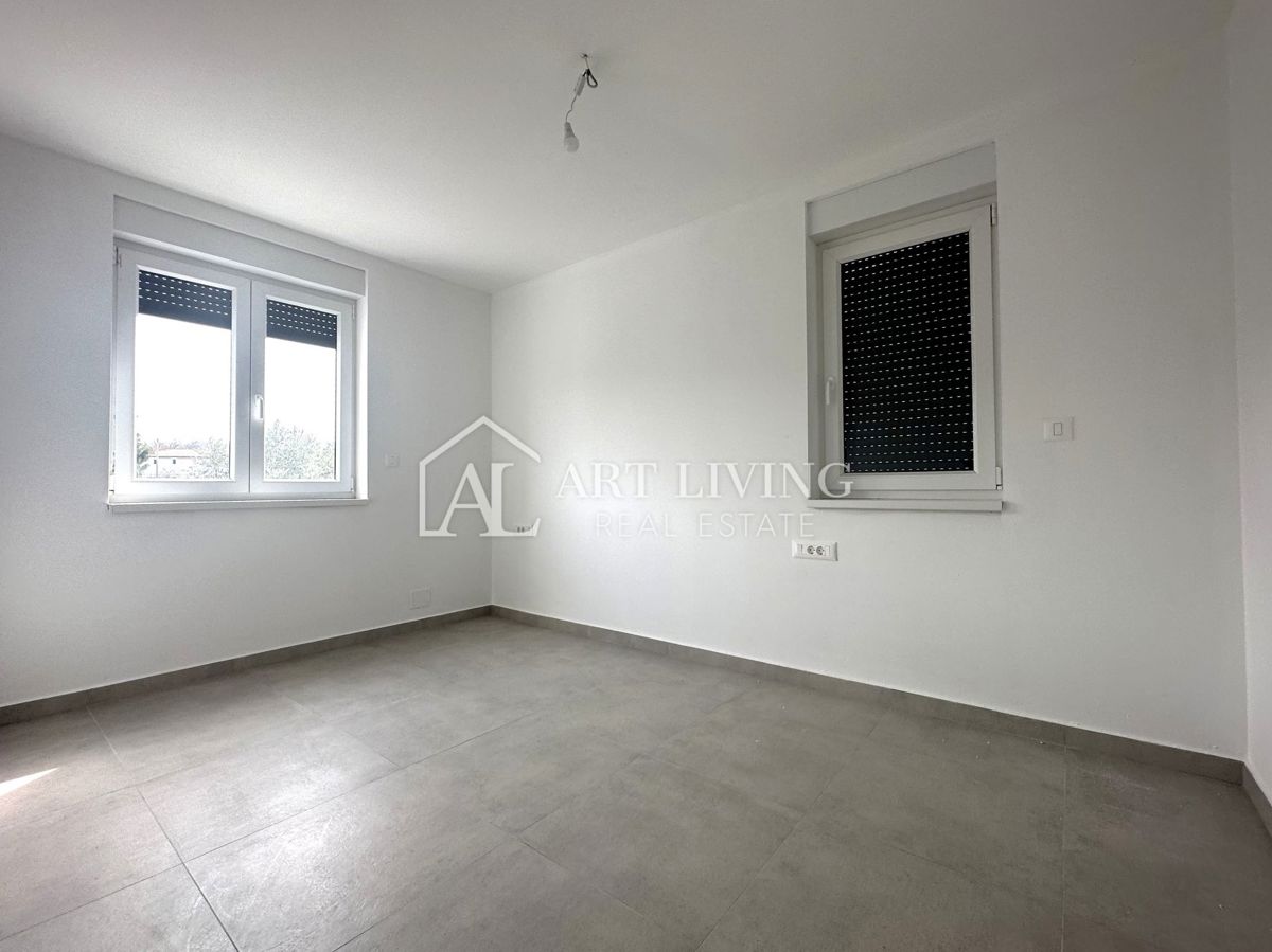 Poreč, okolica - dvosobno, dvoetažno stanovanje z vrtom velikosti 135 m2