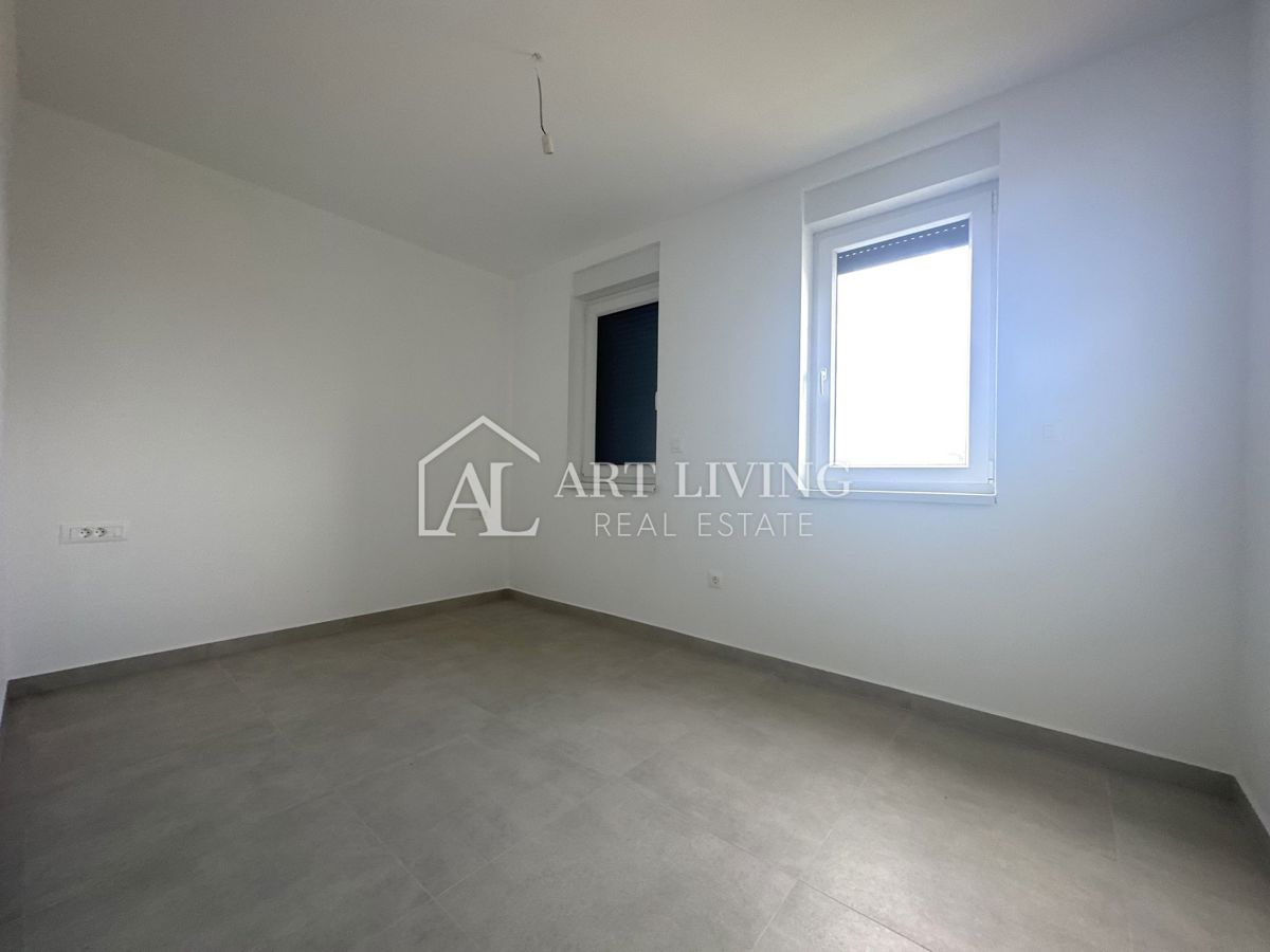 Poreč, okolica - dvosobno, dvoetažno stanovanje z vrtom velikosti 135 m2