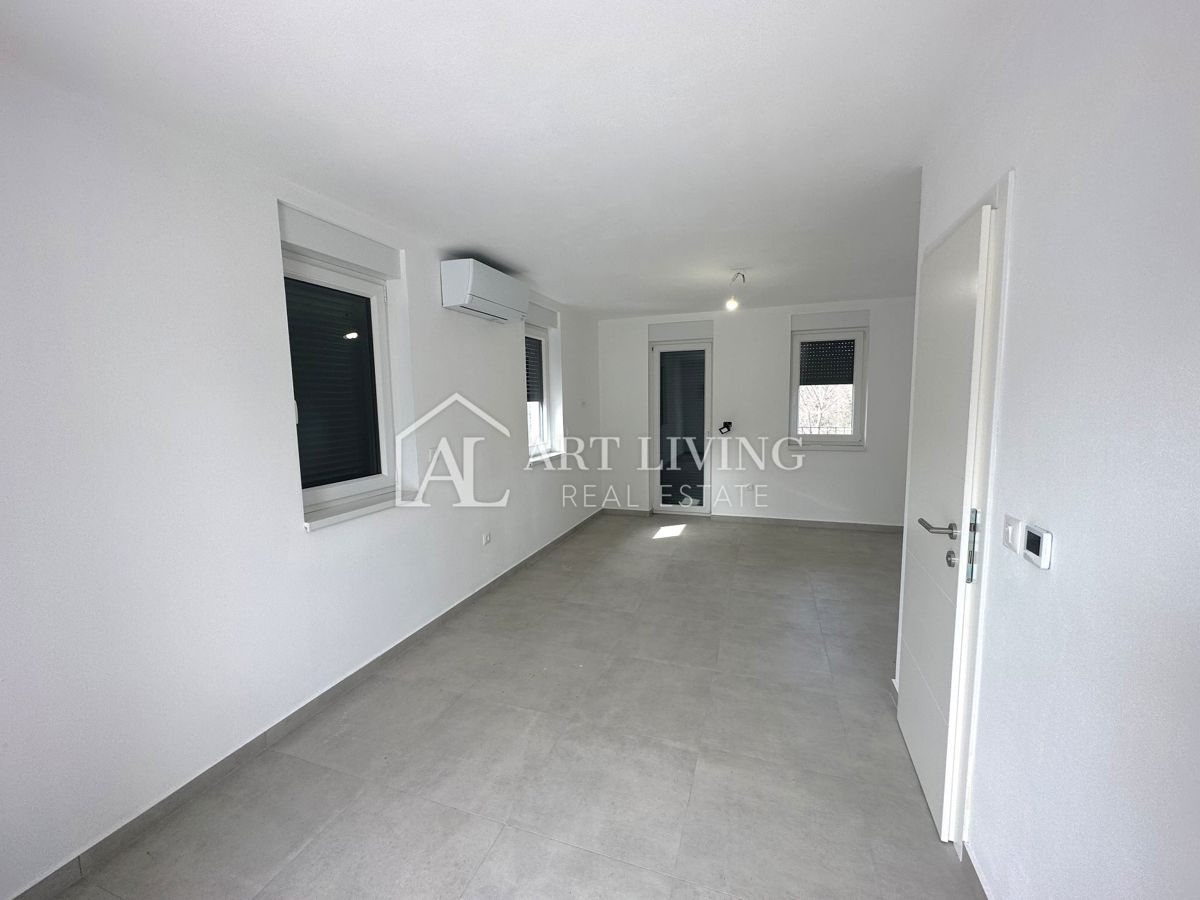 Poreč, okolica - dvosobno, dvoetažno stanovanje z vrtom velikosti 135 m2