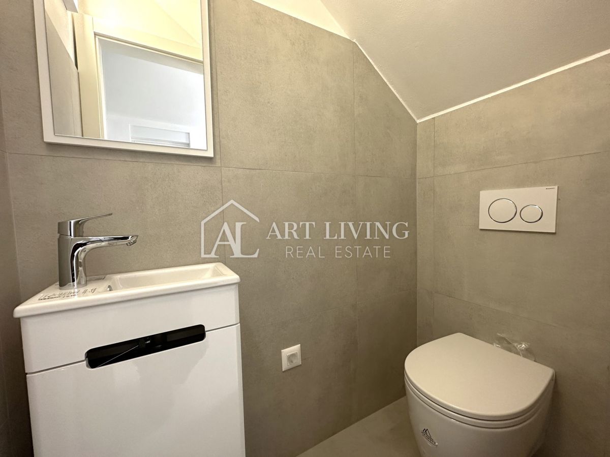 Poreč, okolica - dvosobno, dvoetažno stanovanje z vrtom velikosti 135 m2