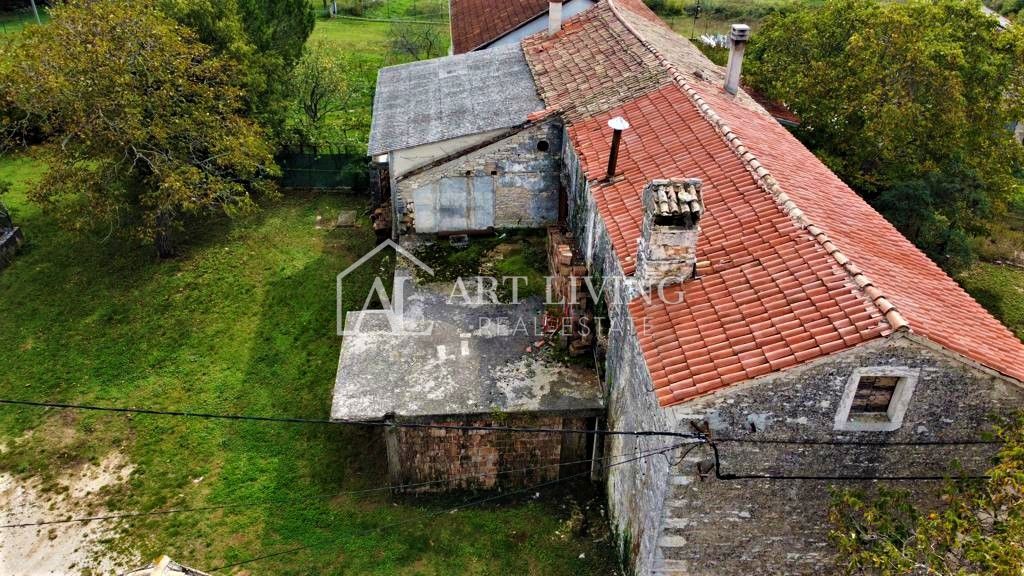 Grožnjan, okolica - Avtentična istrska kamnita hiša za prenovo