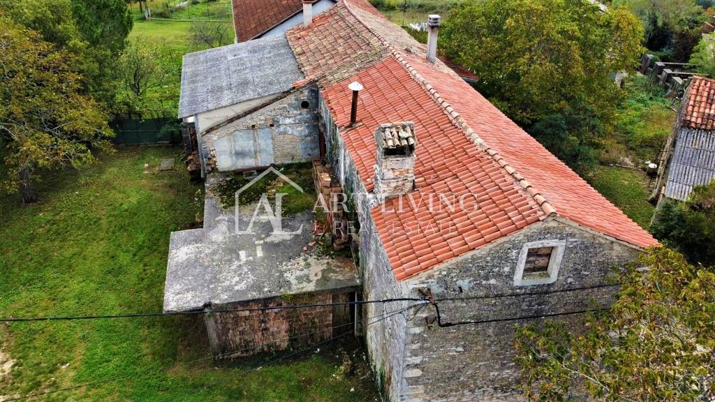 Grožnjan, okolica - Avtentična istrska kamnita hiša za prenovo