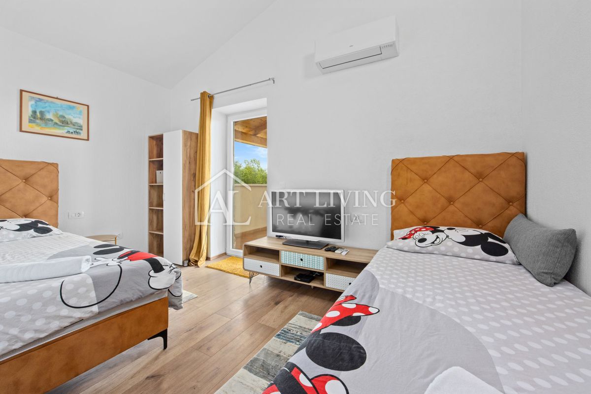 Istra, Svetvinčenat, okolica – čudovita vila z velikim bazenom