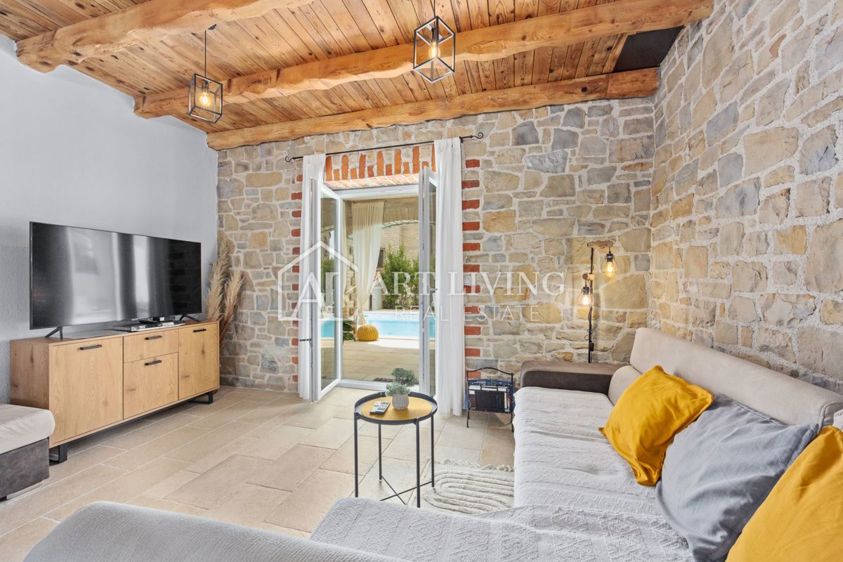 Istra, Svetvinčenat, okolica – čudovita vila z velikim bazenom