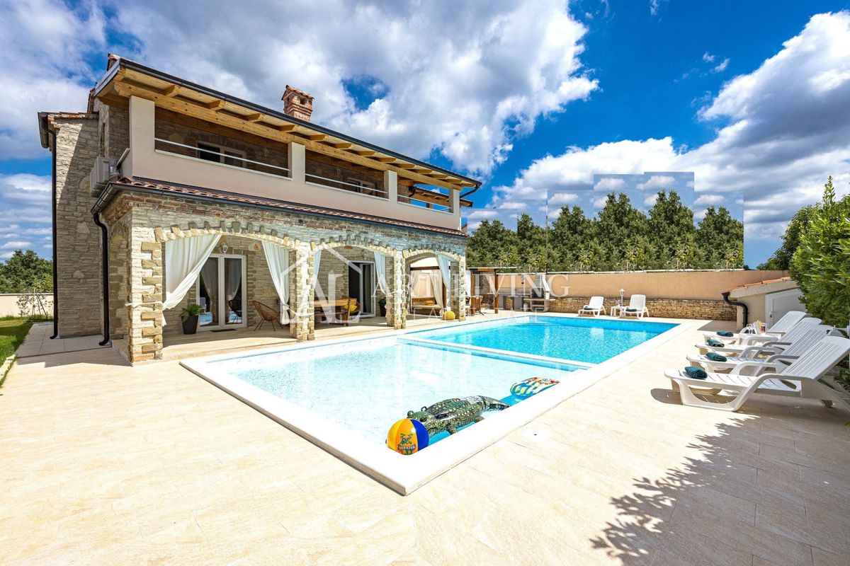 Istra, Svetvinčenat, okolica – čudovita vila z velikim bazenom