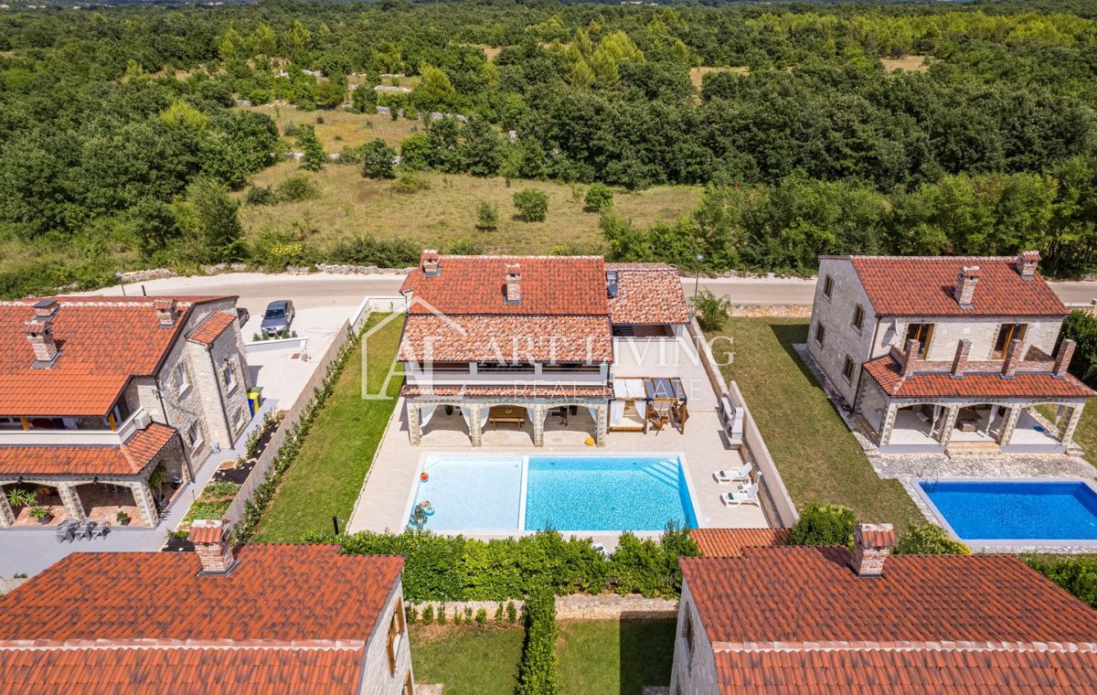 Istra, Svetvinčenat, okolica – čudovita vila z velikim bazenom