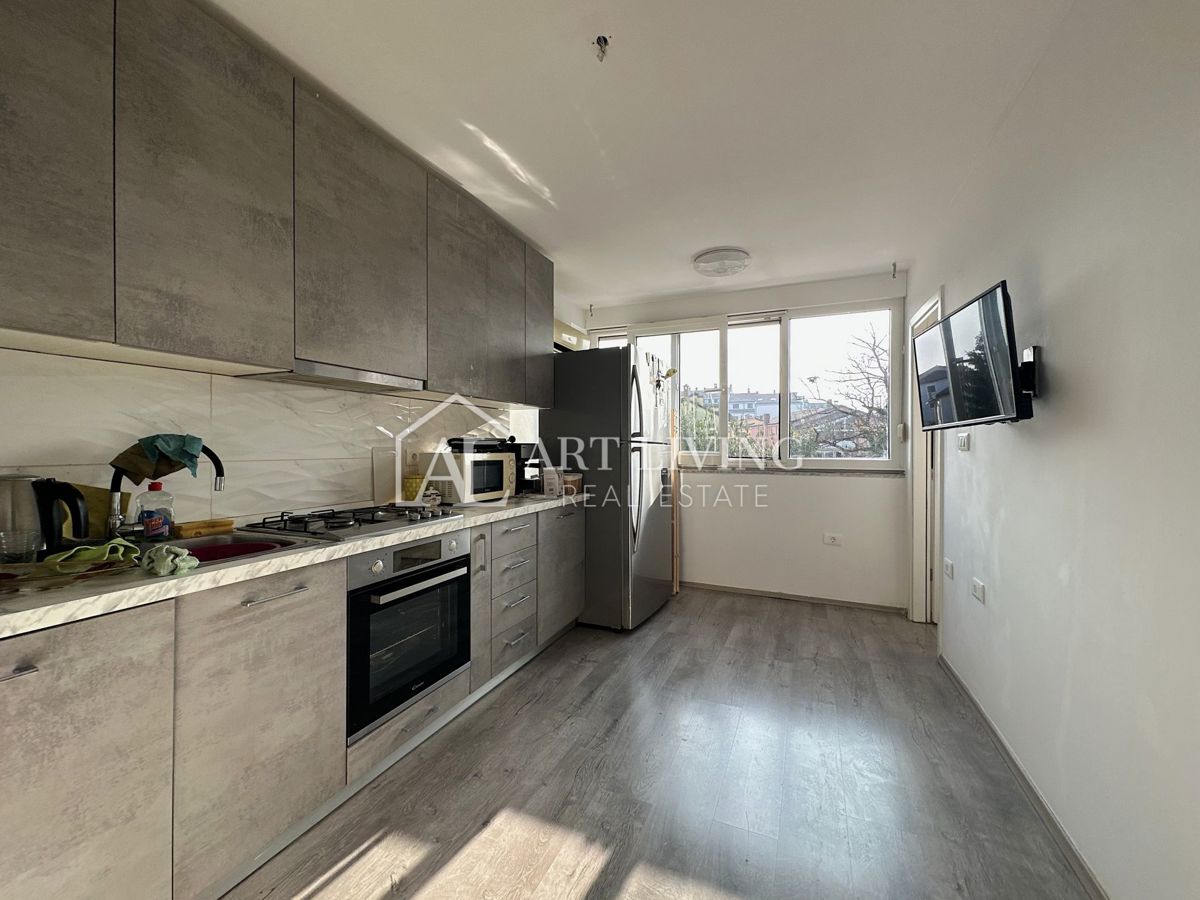 Umag - PRILOŽNOST, stanovanje na atraktivni lokaciji v centru mesta in 500 m od morja