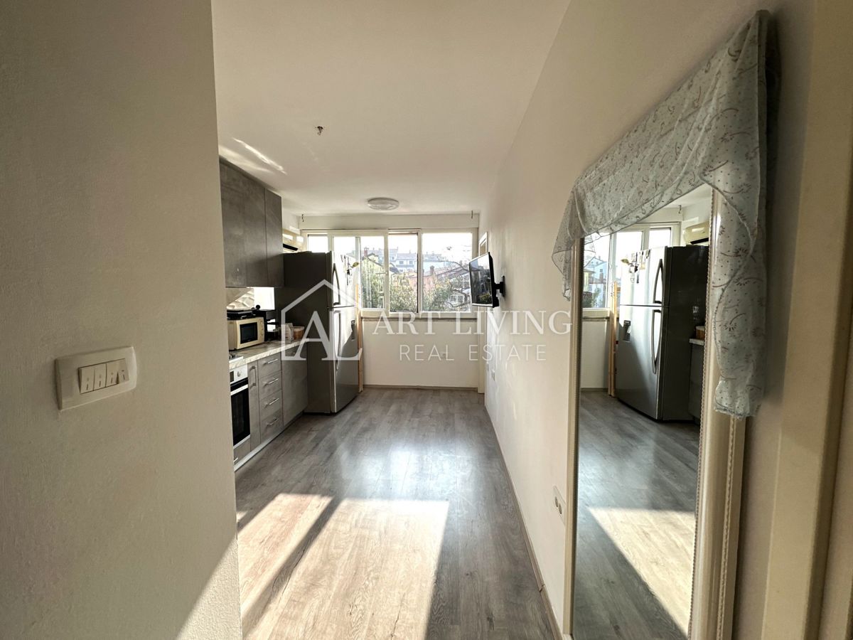 Umag - PRILOŽNOST, stanovanje na atraktivni lokaciji v centru mesta in 500 m od morja