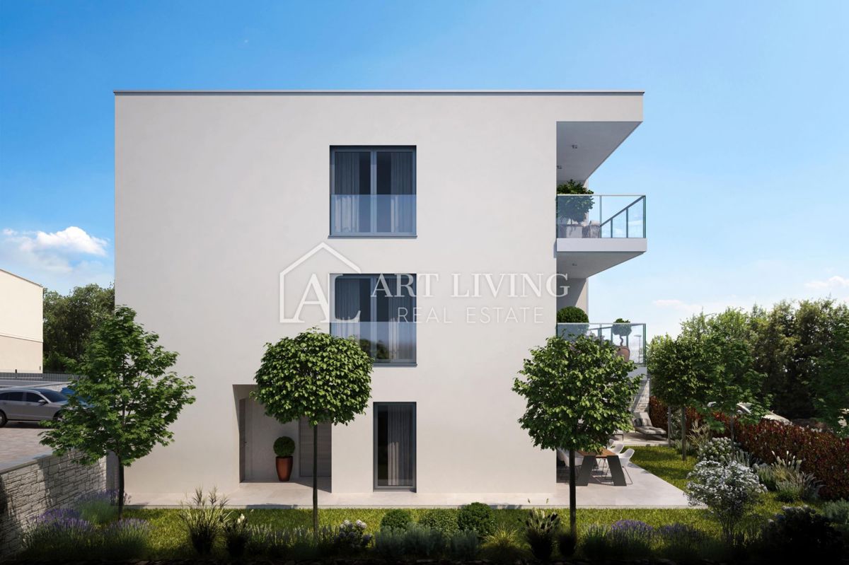 Umag, okolica – dvosobno stanovanje z veliko pripadajočo zelenico, 600 m od morja