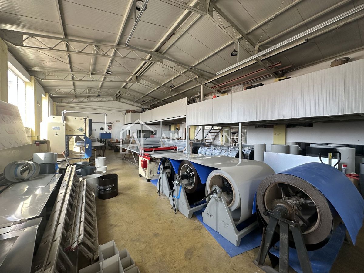 Umag, okolica - Industrijsko skladišče/hala, 280 m², naprodaj ali za dolgoročni najem