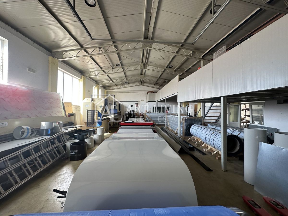 Umag, okolica - Industrijsko skladišče/hala, 280 m², naprodaj ali za dolgoročni najem