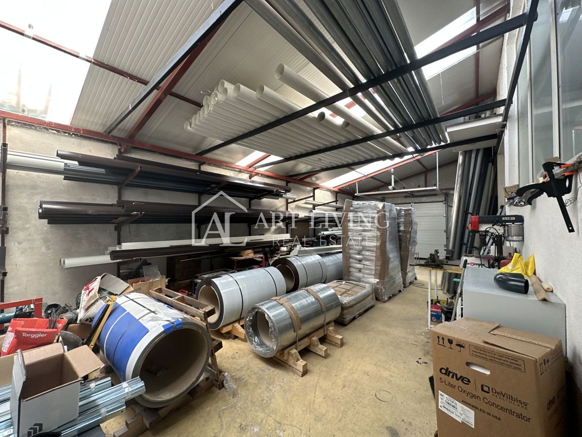 Umag, okolica - Industrijsko skladišče/hala, 280 m², naprodaj ali za dolgoročni najem