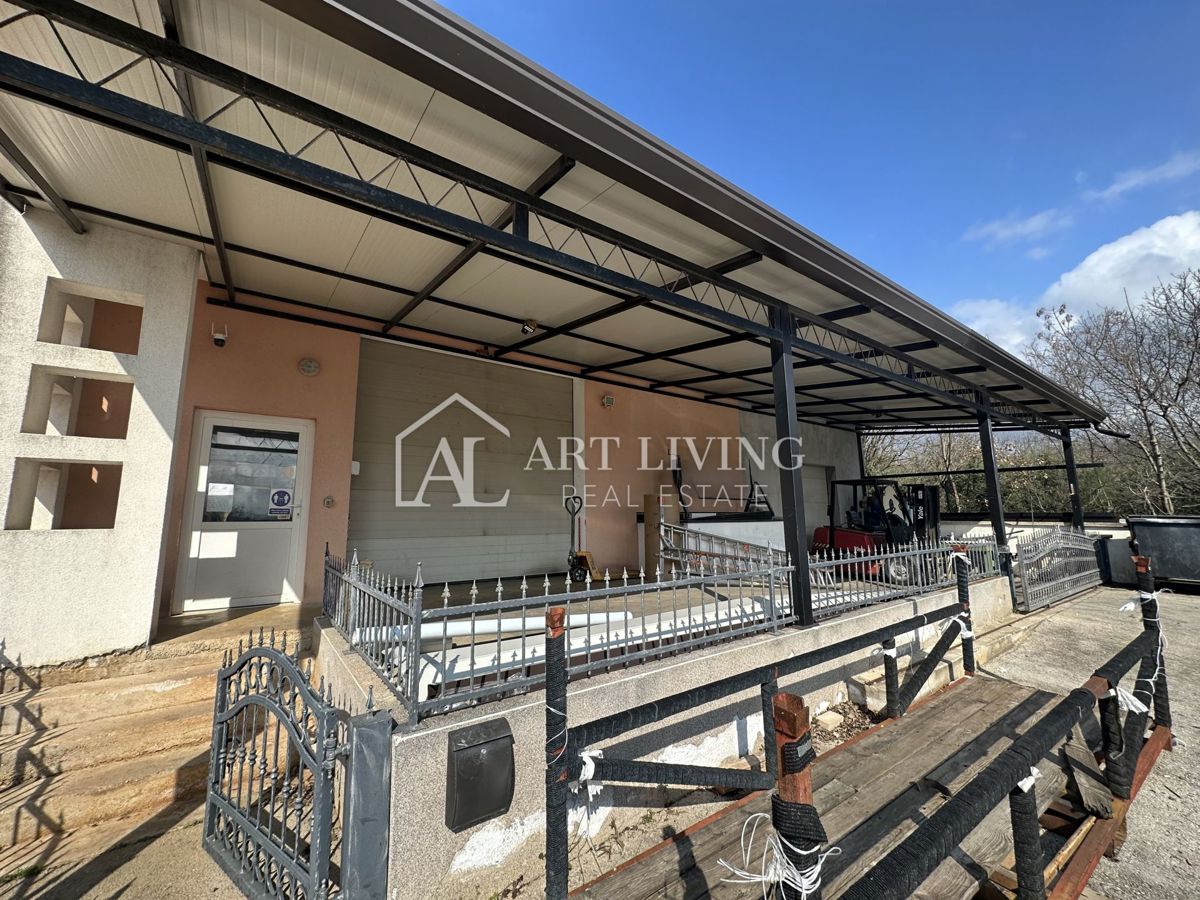 Umag, okolica - Industrijsko skladišče/hala, 280 m², naprodaj ali za dolgoročni najem