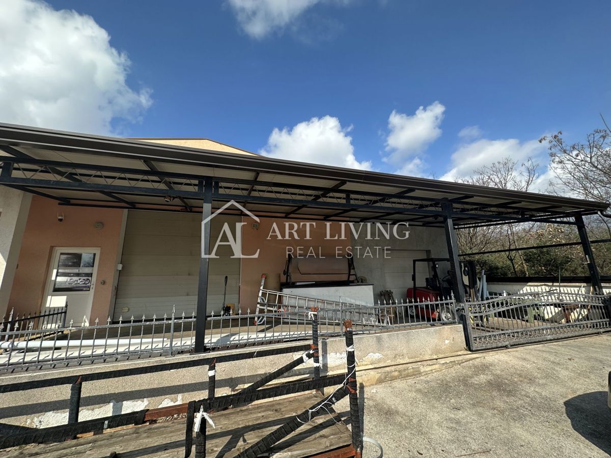 Umag, okolica - Industrijsko skladišče/hala, 280 m², naprodaj ali za dolgoročni najem