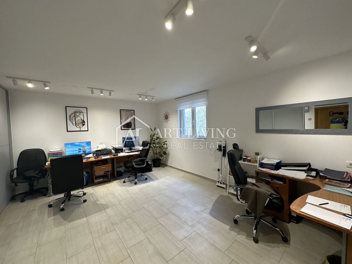 Umag, okolica - Industrijsko skladišče/hala, 280 m², naprodaj ali za dolgoročni najem