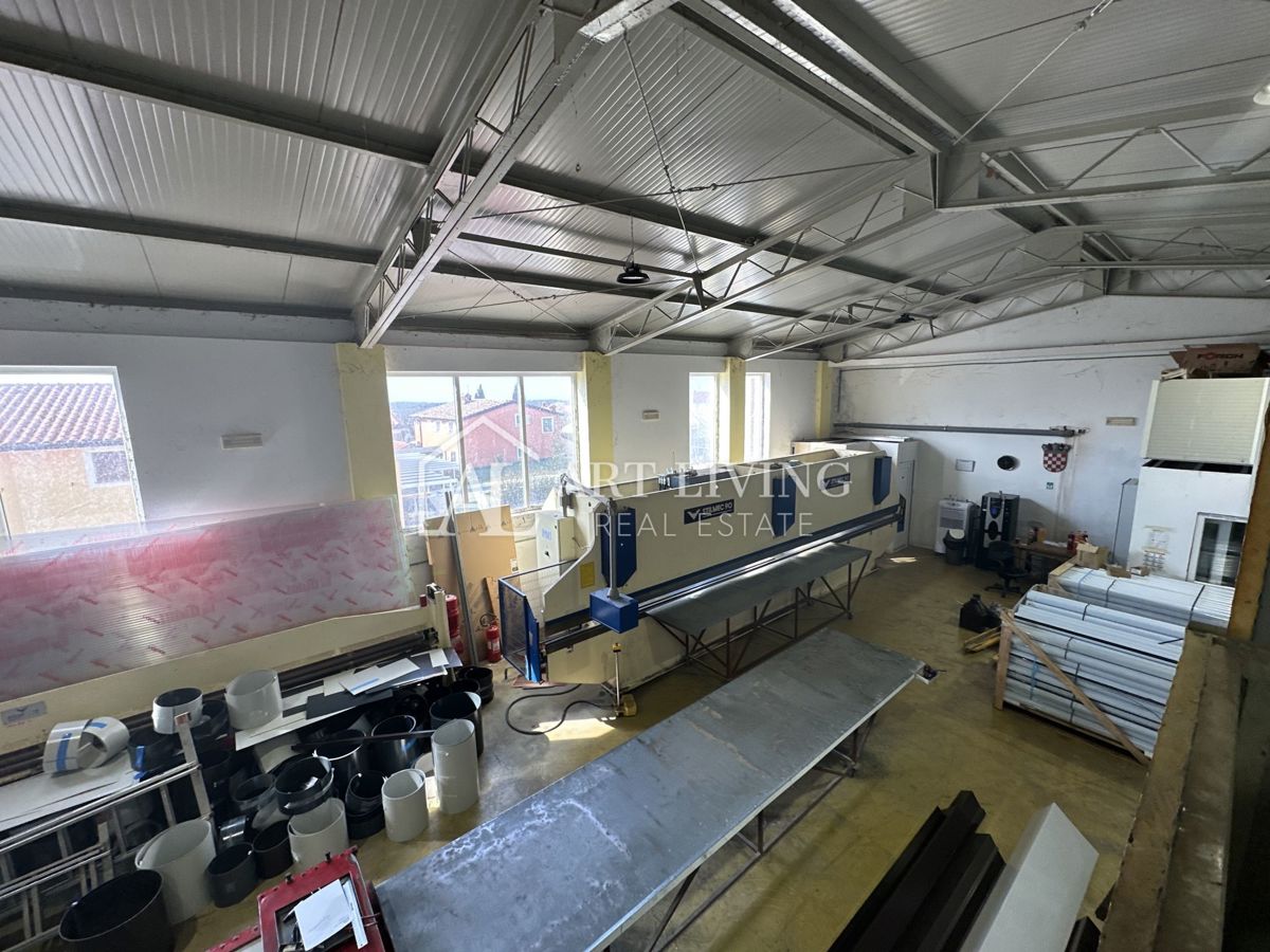 Umag, okolica - Industrijsko skladišče/hala, 280 m², naprodaj ali za dolgoročni najem