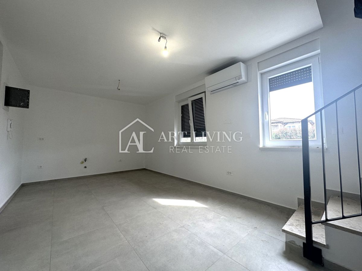 Poreč, okolica - dvoetažno trisobno stanovanje z edinstveno strešno teraso