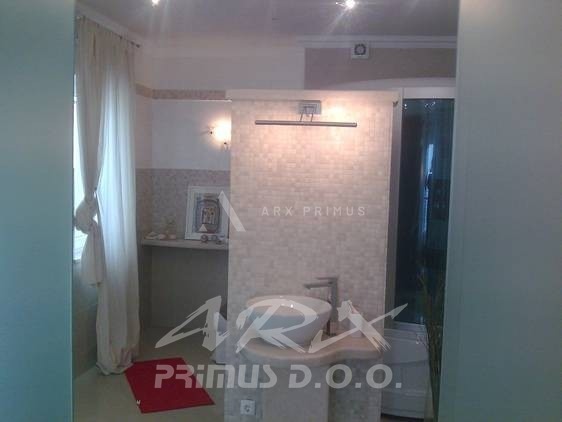 URBANA VILA S BAZENOM