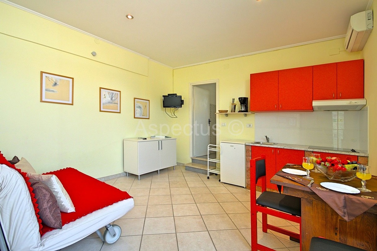 Apartmanska kuća, 12 apartmana,blizina plaže, Umag