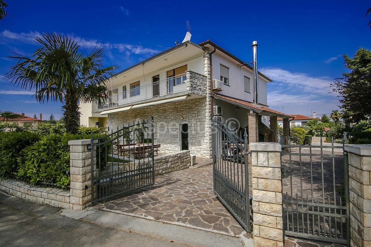 Apartmanska kuća, 12 apartmana,blizina plaže, Umag